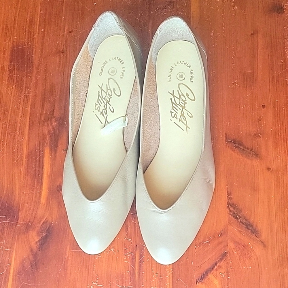 Vintage 90s beige Comfort Plus subtle wedge size 9